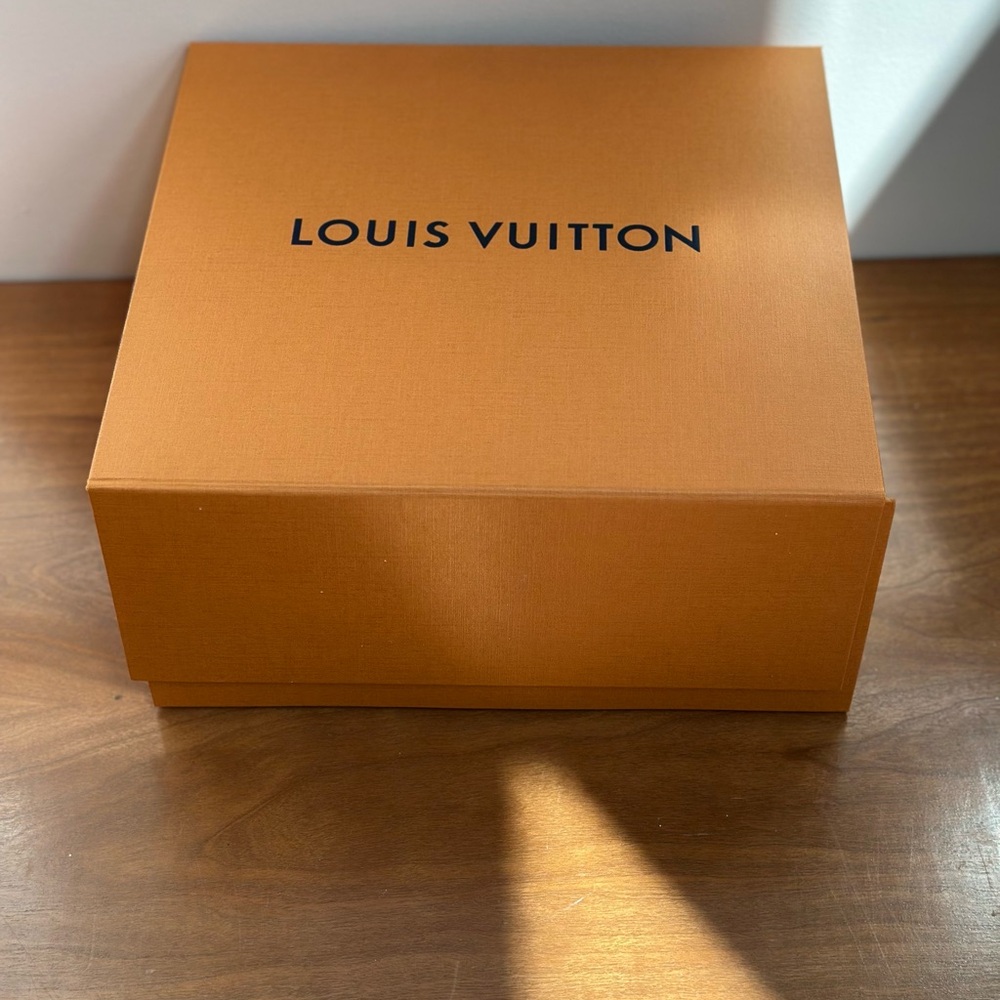 Medium Louis Vuitton box! 10x10x5 inches.